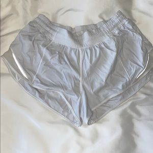 Hotty hot shorts white